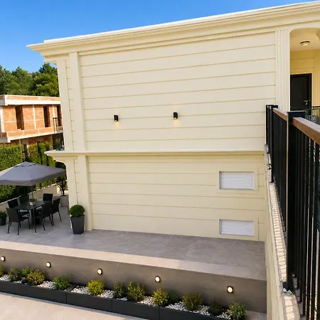 Family Near Teg 10 Guests Large Terrace Free Parking *